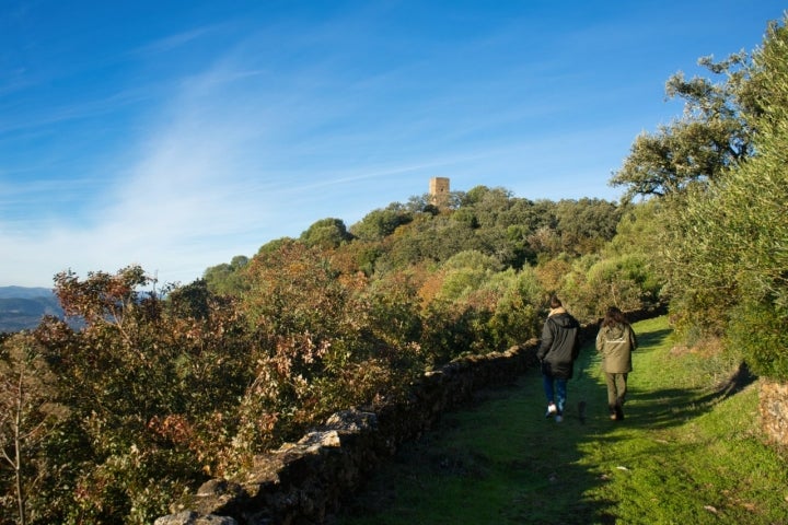 El pueblo se encuentra bajo las faldas de un cerro conocido como ‘La patada de Dios’.                               
