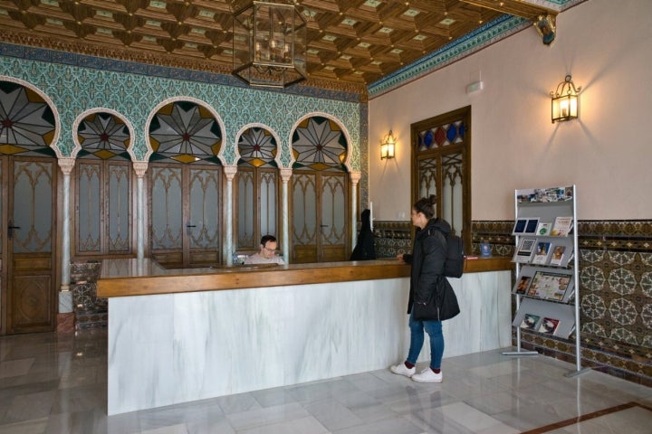 En la Oficina de Turismo.