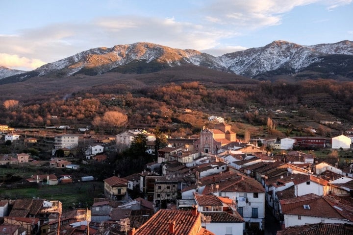 El pueblo visto al atardecer desde la torre de la iglesia Santa María de las Aguas Vivas.