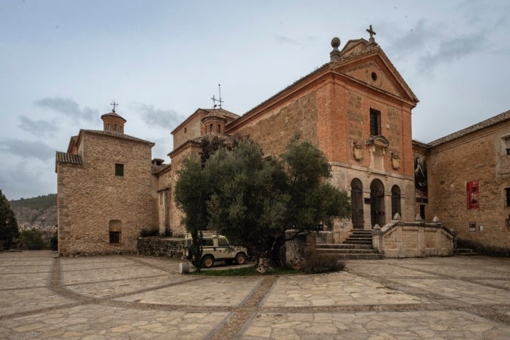En la colina de San Pedro, convento de San Pedro o del Carmen. 