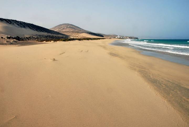 Las interminables playas de la isla pueden ayudarte a recargar pilas. Foto: Alfredo Merino.
