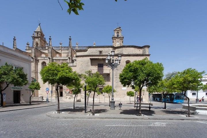 La iglesia de Santiago desde el exterior. Foto: Alberto Criado.