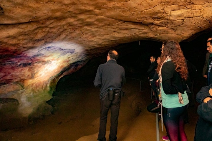 Los artistas paleolíticos aprovechaban los relieves de la roca para dar forma a sus figuras.