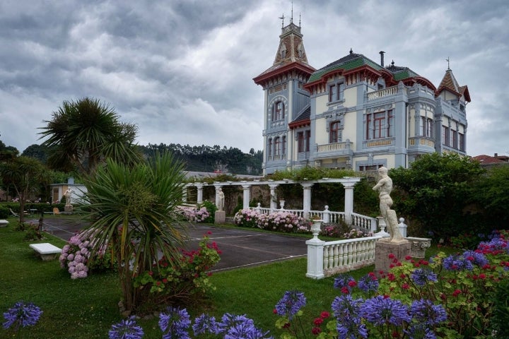 Vista del Hotel Villa Rosario desde la Casa Uria Aza.