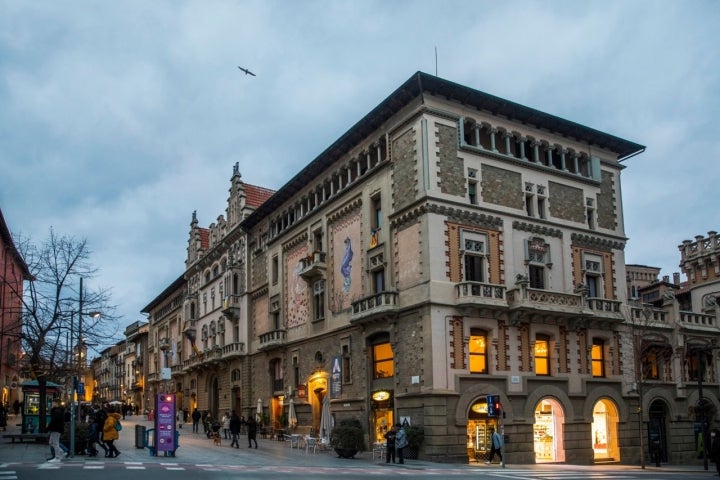 En Vic se fusiona el legado medieval con la elegancia señorial y el espíritu popular de sus plazas.