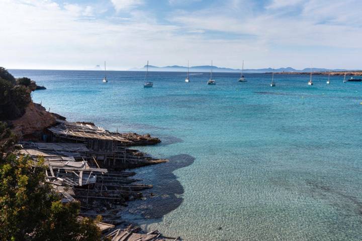 Playas de Formentera: Cala Saona (barcos en el mar)