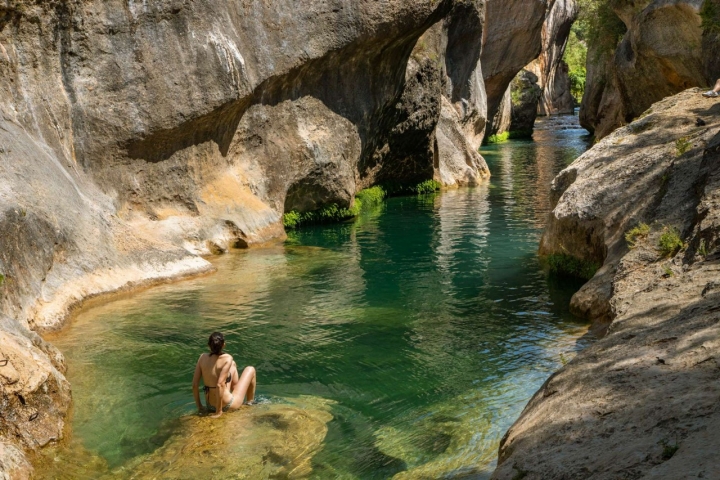 Las aguas verdes del Tranco, una zona de baño en el corazón del cañón del Júcar.