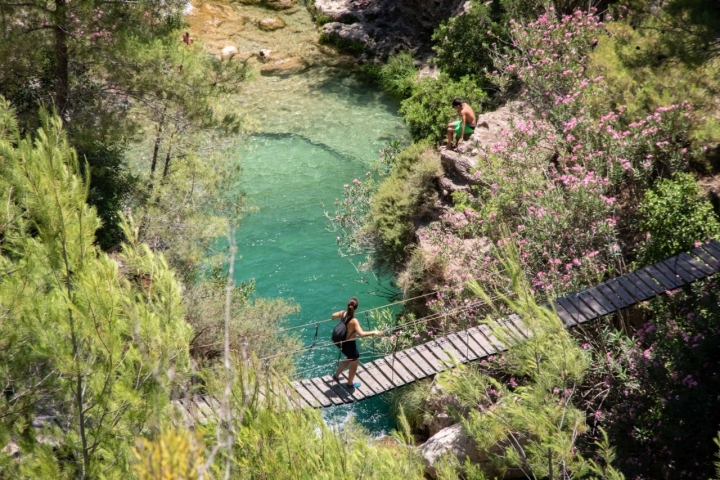 Sobre el puente colgante las vistas son aún mejores.