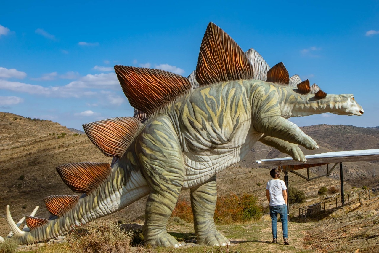 Leyendo huellas de dinosaurios y de la España que se fue