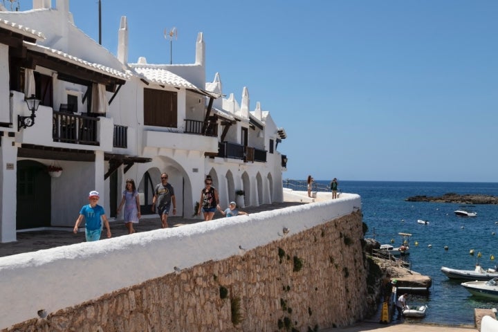 Binibèquer Vell, un pueblo blanco lleno de encanto.