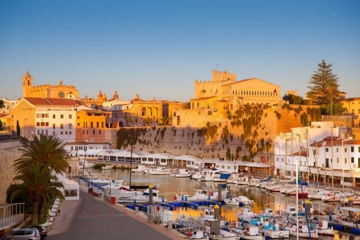 Ciutadella es famosa por su casco antiguo y sus calles medievales. 