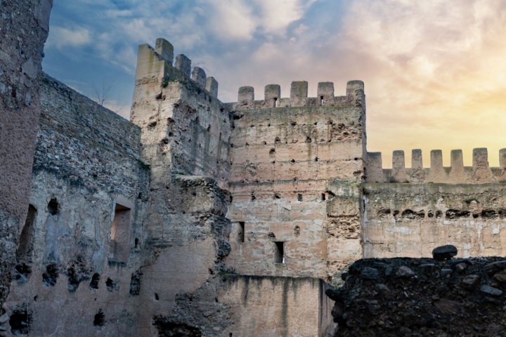 Castillo de Yanguas, de planta cuadrada.