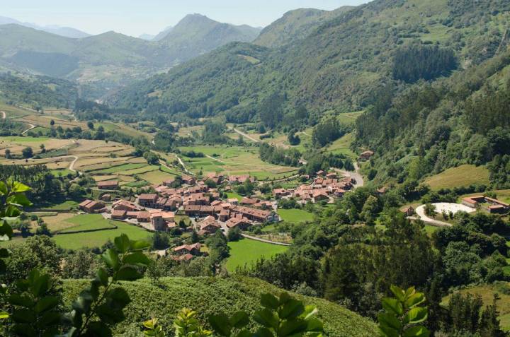 Carmona, en el maravilloso valle de Cabuérniga. Foto: Agefotostock