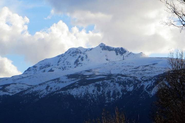 El pico de Peñalara preside el Valle del Lozoya. Foto: Ana Lidia Ramírez.