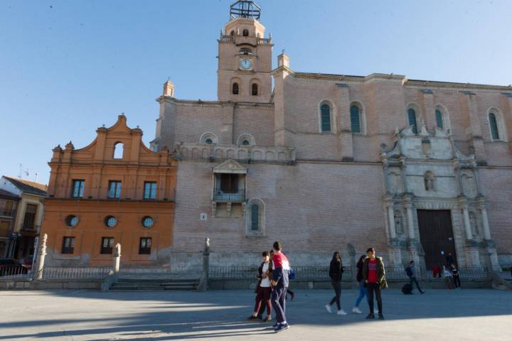 Medina del Campo: fachada de la Colegiata de San Antolín