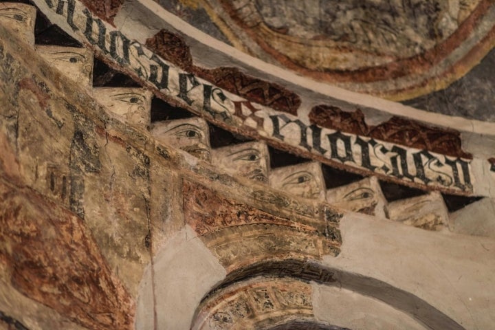 Caras barbadas de la iglesia de Santa María la Mayor en Arévalo (Ávila).