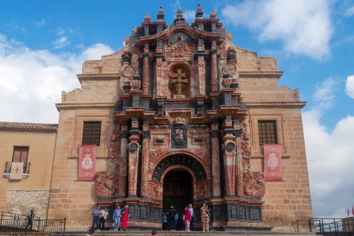  En el castillo y santuario de Caravaca se custodia su famosa reliquia.