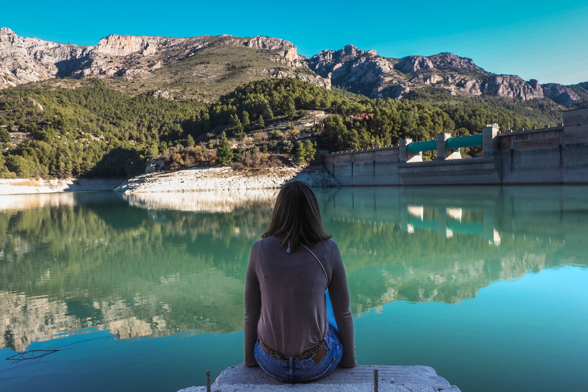 Ruta por Guadalest chica en pantano