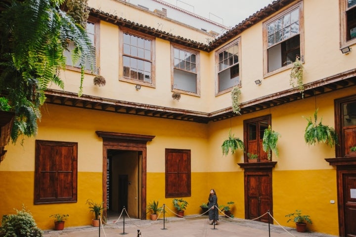 El típico patio canario de la Casa de Andrés de Lorenzo Cáceres.