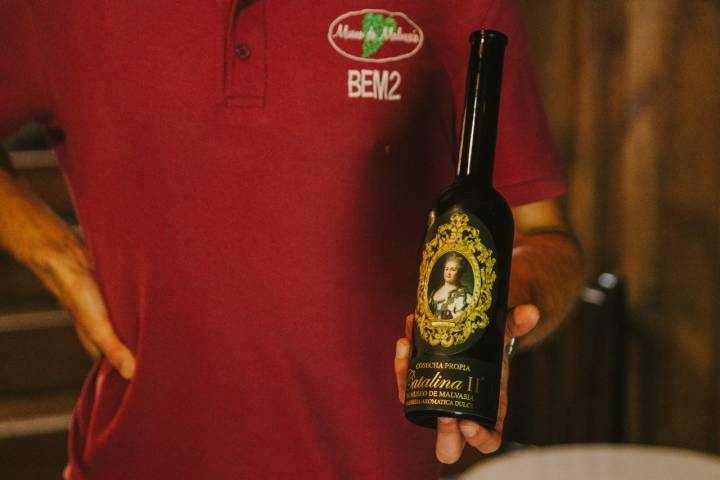 Catalina II protagoniza la etiqueta de este canary wine dulce.