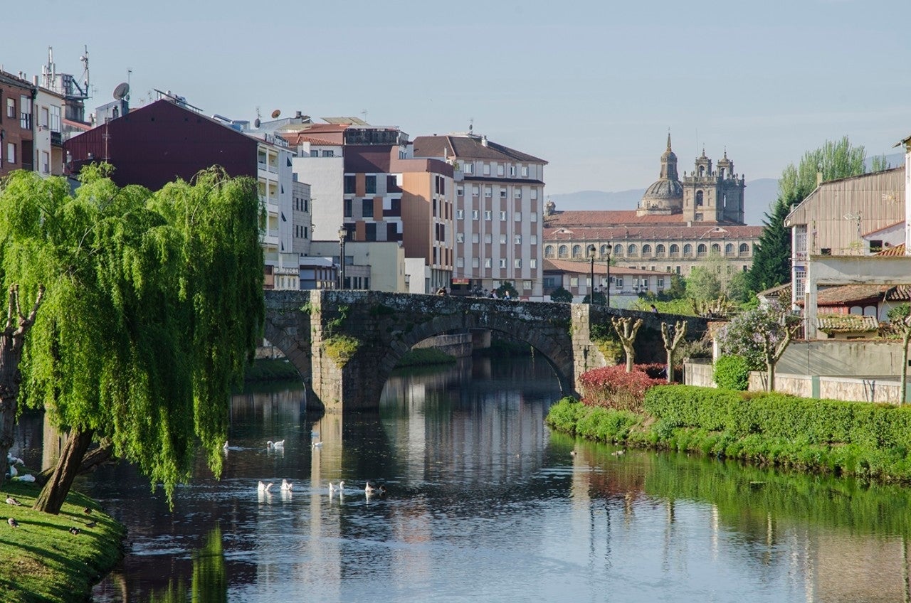 El Escorial gallego, historia ferroviaria y vinos de la Ribeira Sacra