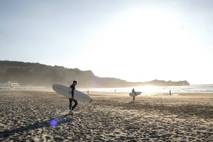 Qué ver en Salinas (Asturias) surfistas