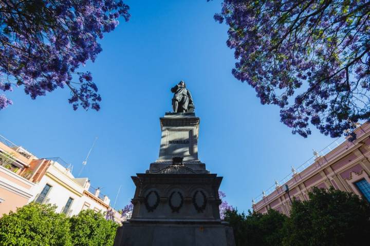 Monumento a Murillo en la Plaza del Museo de Bellas Artes.