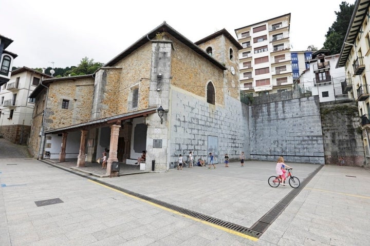 Las calles de Elantxobe, aunque sin monumentos importantes, conforman un panorama con encanto.