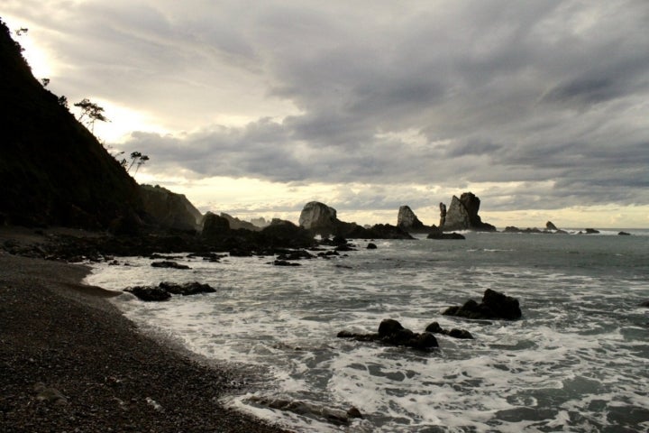 Asturias con los cinco sentidos: Escollos en la playa del Silencio (Cudillero)