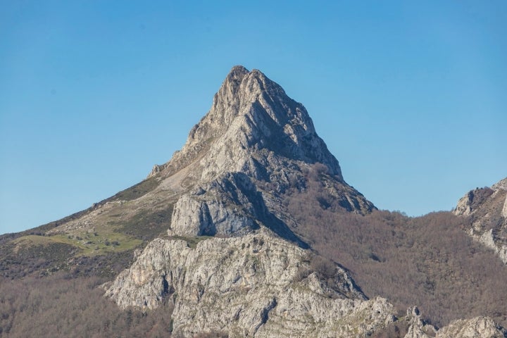 Los fiordos de Riaño (León), más que un columpio y un banco | Guía Repsol