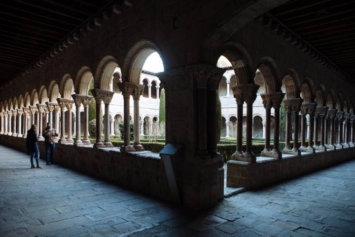 Pasillo claustro Santa María Ripoll