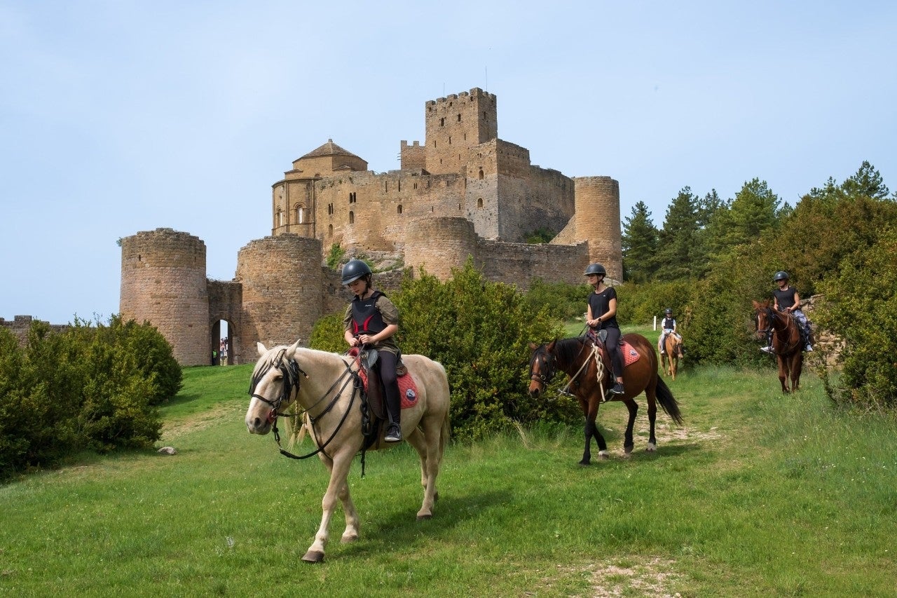 La historia de Loarre a lomos de un caballo