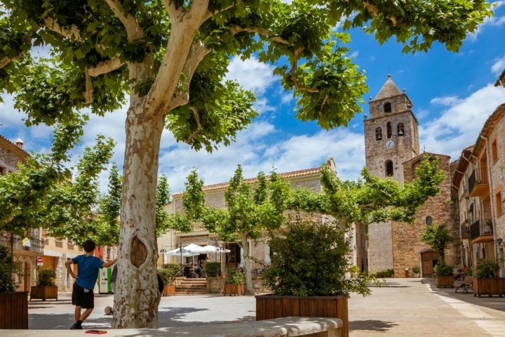 Ruta Camino Natural Muga plaza Sant Llorenç 
