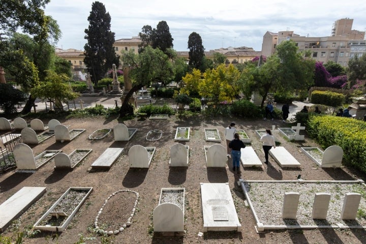 Málaga (España) 10/02/2023 Reportaje en el Cementerio Inglés de Málaga. Un camposanto levantado en el siglo XIX en la ciudad de Málaga y declarado Bien de Interés Cultural en 2012.
Foto: Daniel Pérez