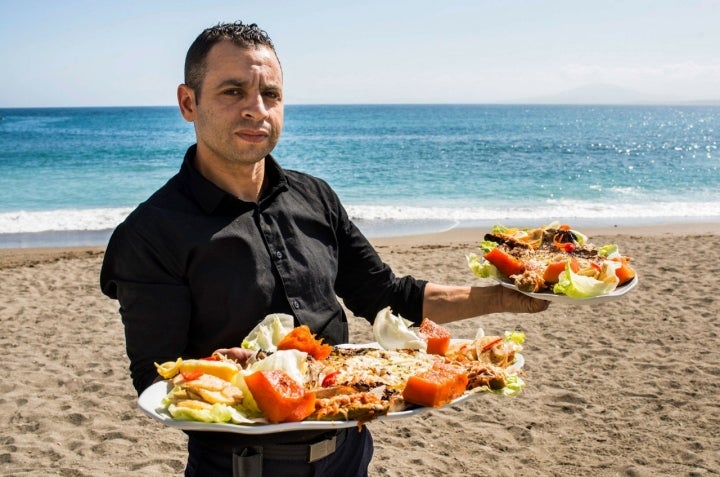 El 'Chiringuito de la Ribera', un buen lugar para reponer fuerzas con vistas al mar. Foto: Alfredo Cáliz