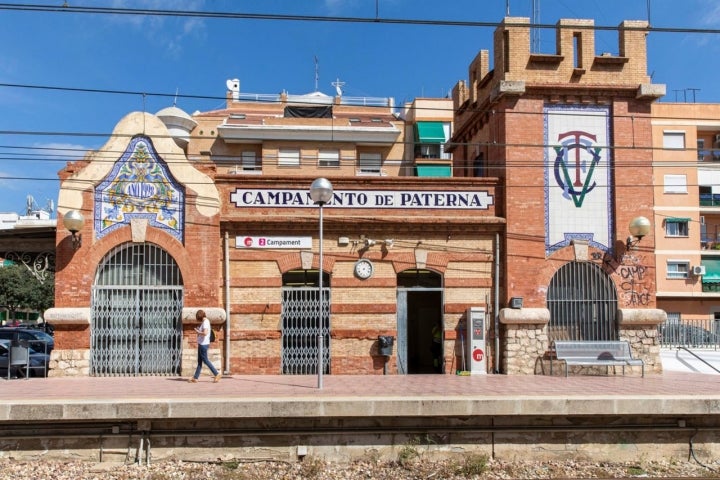 La estación, de estilo modernsita, fue obra de Francisco Mora en 1925.