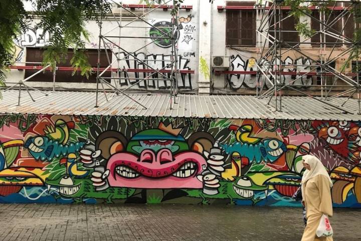 La Plaza de Raquel Meller se ha convertido en uno de los epicentros del grafiti en Barcelona