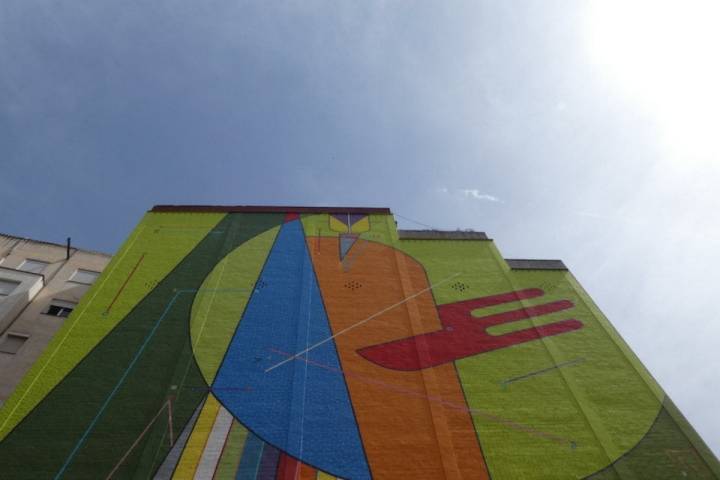 Mural de la Calle Lepant, firmado por SIXE, donde se puede intuir la influencia de Miró que reconoce el artista.