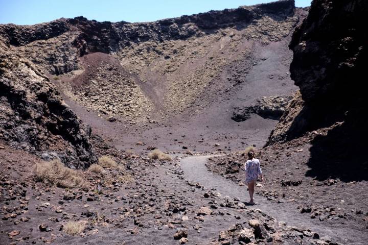 Se puede descender al cráter del volcán, un paraje espectacular.
