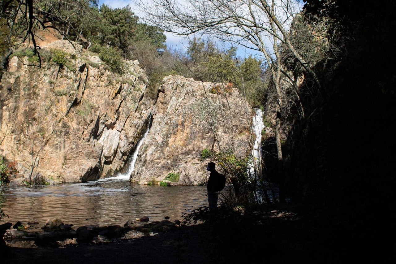 De cascada en acueducto, una ruta de paz a un paso de Madrid