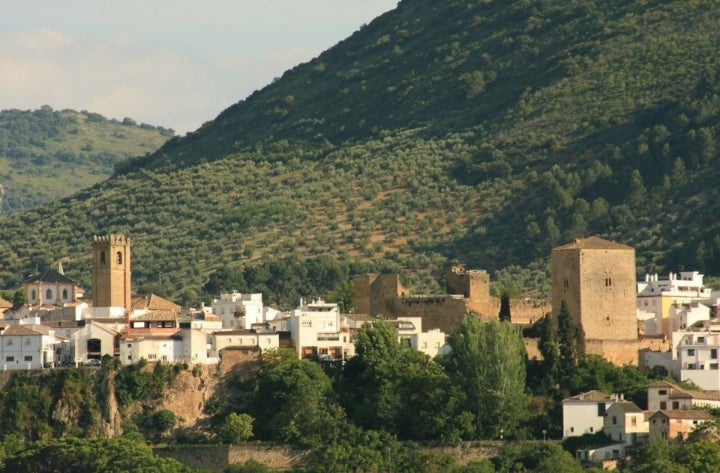 Priego de Córdoba abrazado por la Subbética. Foto: Caminos de Pasión.