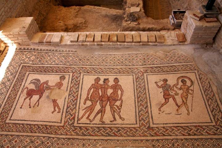 Un mosaico del yacimiento arqueológico Villa Romana de Fuente Álamo, a 3 km de la ciudad.