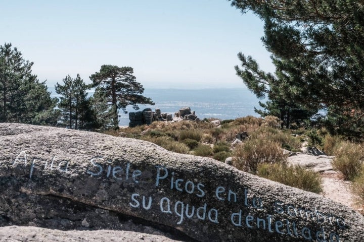 El verso de García Nieto precede al mirador de Rosales.