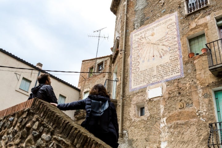 Ruta de Relojes de Sol en Porrera apertura El Portal