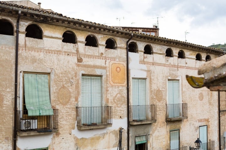 Cooperativa s. XIX: Vertical inclinado. Pintura al fresco. Relojes de sol en la localidad tarraconense de Porrera.