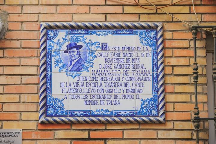 Azulejo homenaje a Naranjito de Triana.