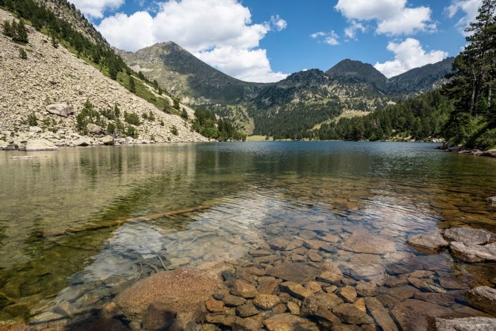 Las aguas del Lago Llong