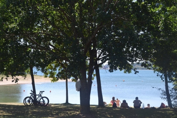 A la playa alavesa en bici, un plan redondo.