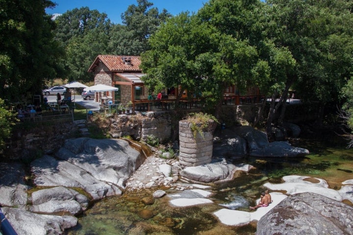 Restaurante el 'Vergel de Gredos' en la garganta de Bohoyo.