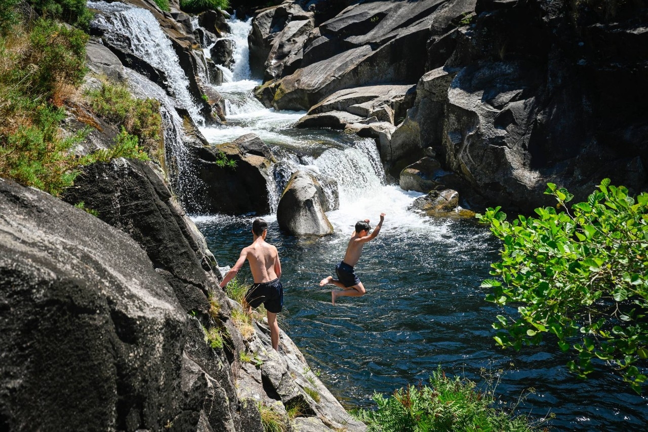 Castillos y piscinas naturales en la Costa da Morte más desconocida